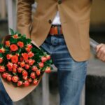 bouquet-roses-male-hands_158595-3626