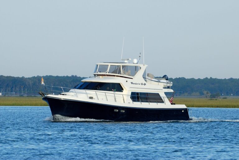 luxury-yacht-2431474_1280